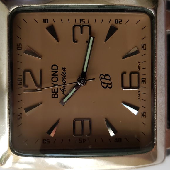BEYOND America 🇺🇸  very stylish WATCH - Picture 8 of 8